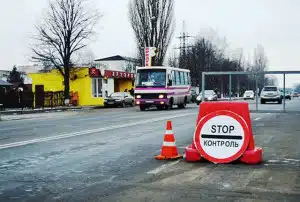 На блок-посту правоохоронці затримали автомобіль з ознаками переробки номера кузова