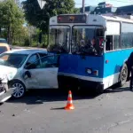 На Келецькій зіштовхнувся тролейбус з “Тойотою” (Відео)