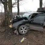 ДТП: На Вінниччині “Мерседес” влетів у деревом. Є загиблі