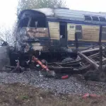 На Вінниччині локомотив протаранив лісовоза. Стався вибух, є жертви