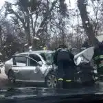 Лобове зіткнення: водій іномарки на зустрічній врізався у вантажівку (Відео)