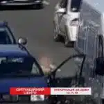 У Вінниці автомобілю пошкодили двері коли їх відчинив водій (Відео)
