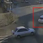 У Вінниці електромобіль влетів у стовп (Відео ДТП)