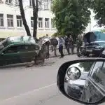 У Вінниці водій BMW в’їхав в ряд припаркованих автомобілів (Відео)