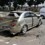 ДТП на Київській:  Сріблясте Міцубісі вщент рознесло рекламний щит (Відео)