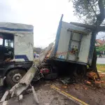 У Вінниці фура знесла електроопору (Фото)