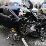 У Вінниці біля Муніципального ринку лоб в лоб зіткнулись два авто. Постраждали шестеро людей (Відео)